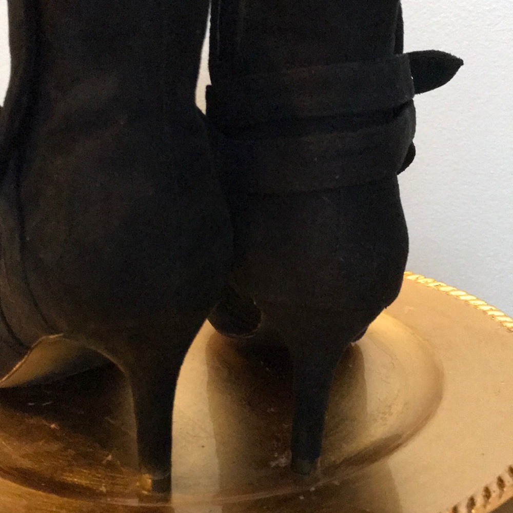 Bad black boots! - Picture 2 of 4